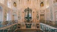 Schloss augustusburg lampe im treppenhaus %c2%a9 johannes h%c3%b6hn